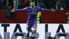 Benzema celebra el gol que supuso el empate en el Pizjun