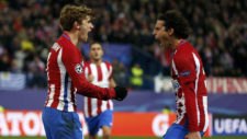 Griezmann y Tiago celebrando el segundo gol del francs al PSV