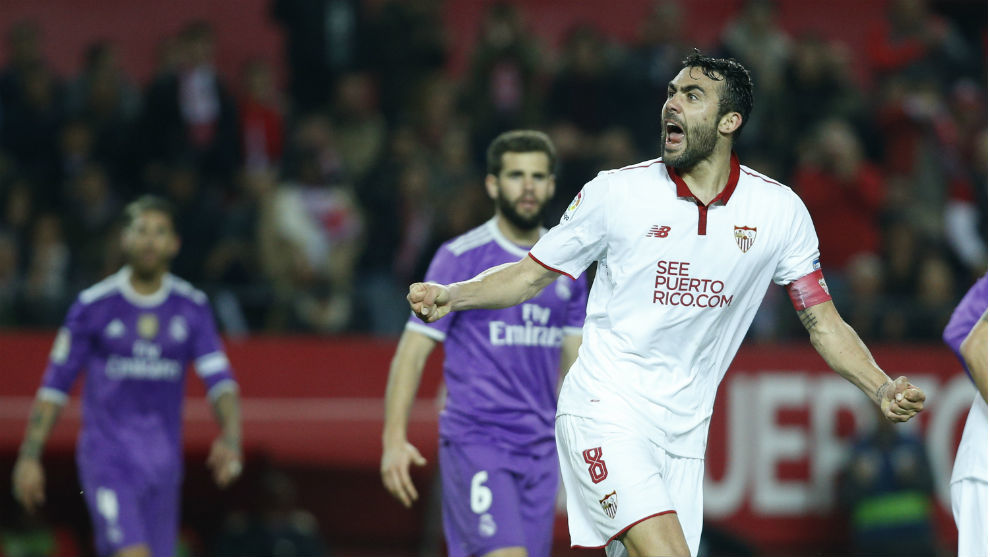 Iborra (28) celebra un gol del Sevilla en la vuelta de Copa ante el...
