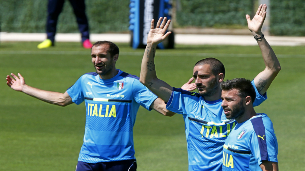 Chiellini, Barzagli y Bonucci, durante un entrenamiento con la...