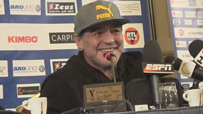 Maradona, en una rueda de prensa.