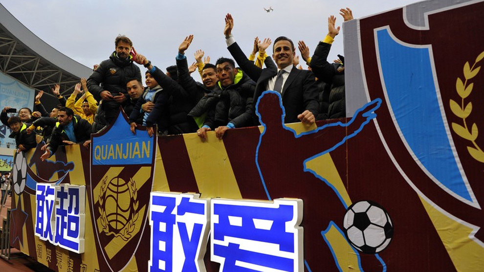 Fabio Cannavaro celebra el ascenso de Tianjin Quanjian a la Superliga...