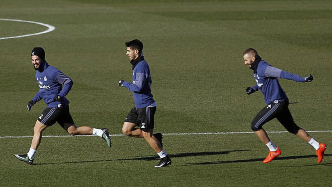 Isco, Asensio y Benzema, en el entrenamiento.