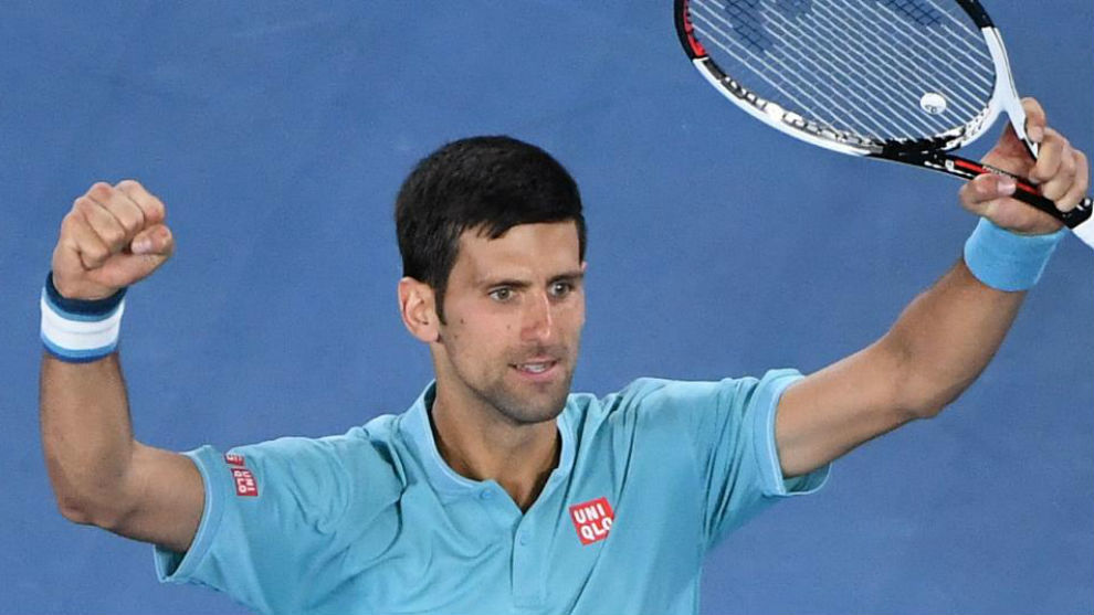 Djokovic levanta los brazos