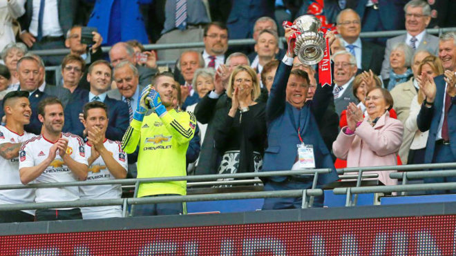 Van Gaal, con la FA Cup.