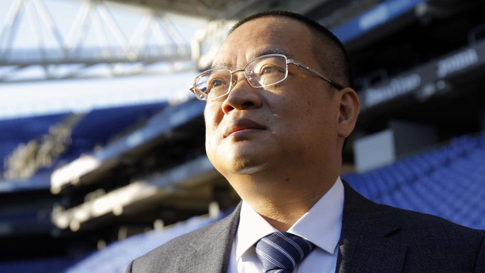 Chen Yansheng, presidente del Espanyol, observa el estadio de...