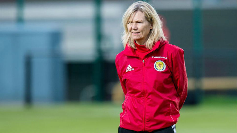 Anna Signeul durante un entrenamiento con la selección de Escocia.