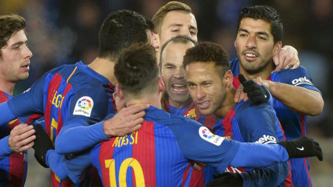 Los jugadores del Barcelona celebran el tanto de Neymar.