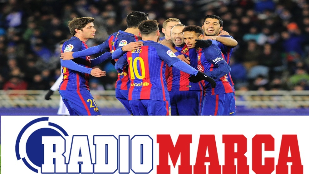 Jugadores del FC Barcelona celebran el gol de penalti de Neymar