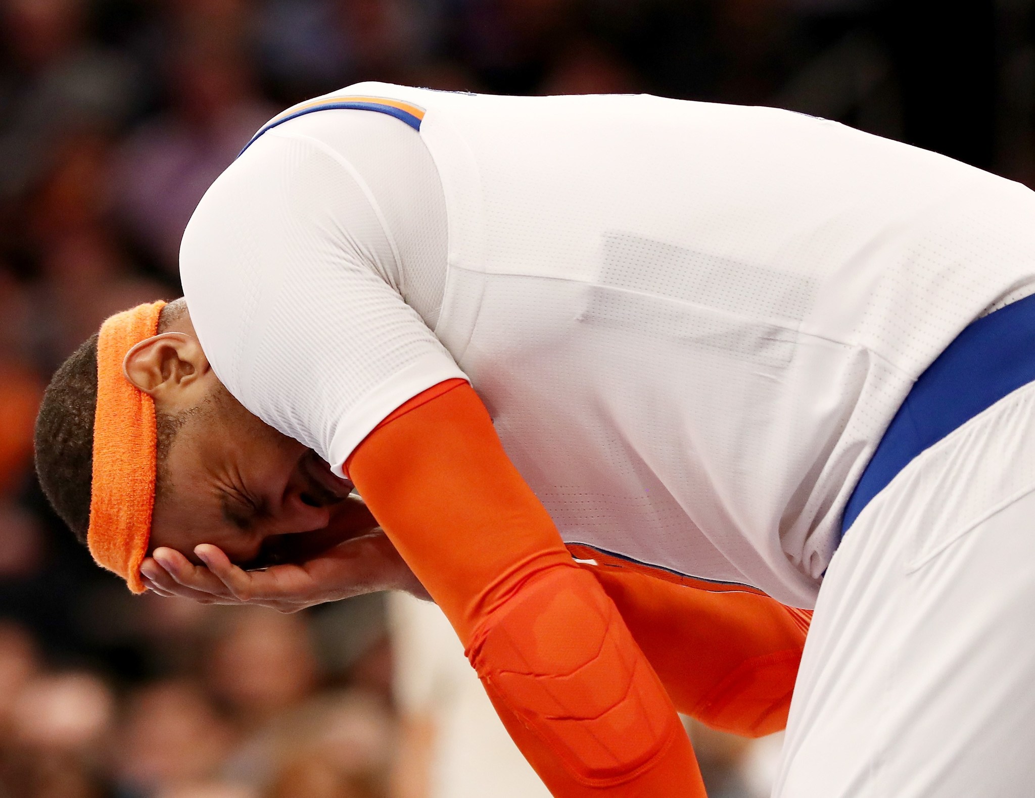 Carmelo Anthony lamentndose durante la derrota de los Knicks ante...