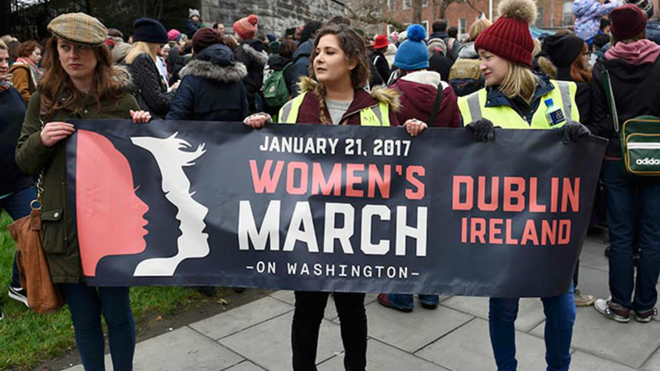Mujeres en Irlanda manifestndose contra Donald Trump en la &apos;Womens...