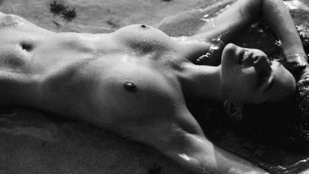 Lisa Marie Bosbach: Sensual nudes by the sea.