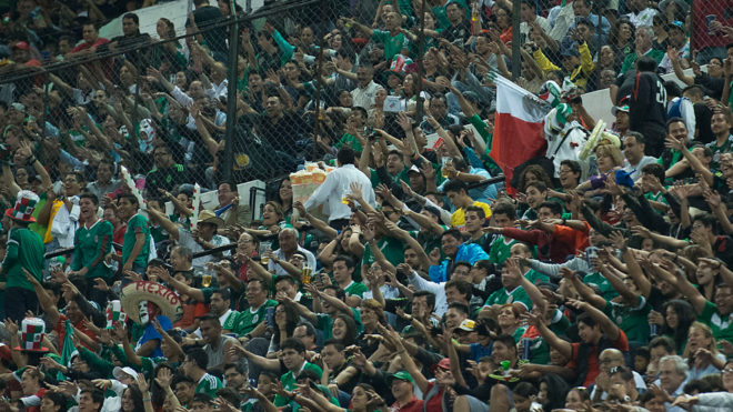 La afición mexicana durante el tradicional grito