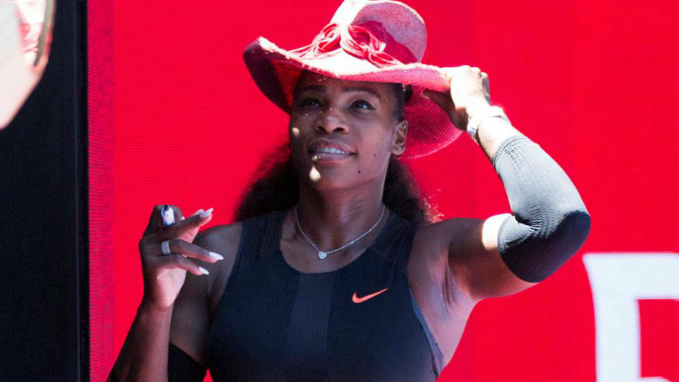 Serena, con un sombrero