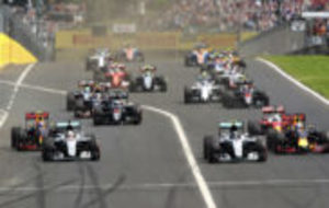 Salida del GP de Hungra, en el circuito de Hungaroring, sede de los...