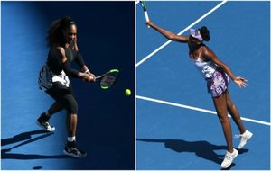 Serena y Venus Williams, durante sus encuentros en semifinales.