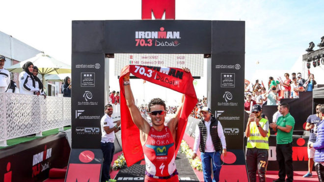 Javier Gmez Noya celebra el triunfo en el Medio Ironman de Dubai