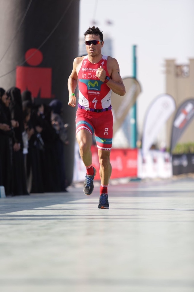 Javier Gmez Noya compitiendo en el Medio Ironman de Dubai