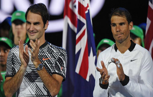Federer y Nadal durante la entrega de trofeos