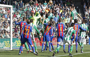 Partido disputado entre Betis y FC Barcelona en el Benito Villamarn.