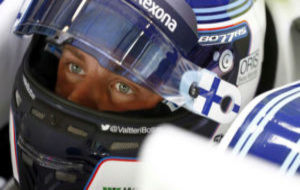 Valtteri Bottas, nuevo piloto de Mercedes AMG F1, durante un GP con...