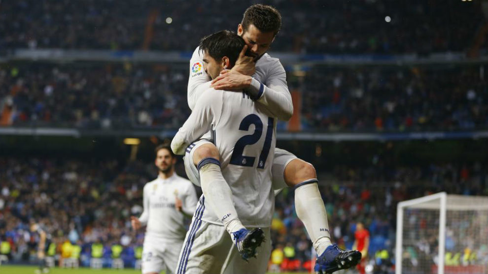 Morata y Nacho celebrando un gol ante la Real Sociedad