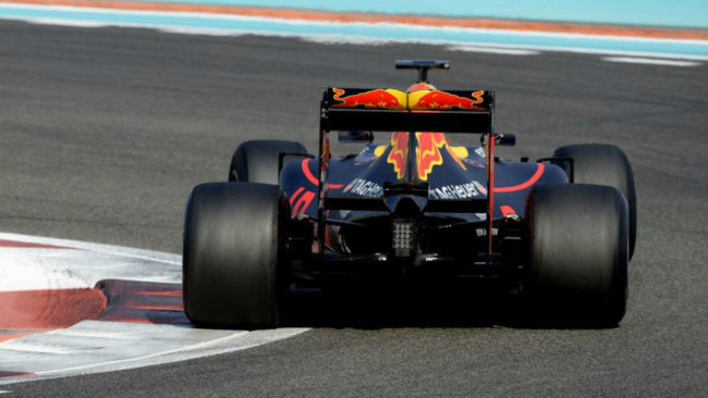 Ricciardo prueba los nuevos neumticos de Pirelli en el test de Abu...