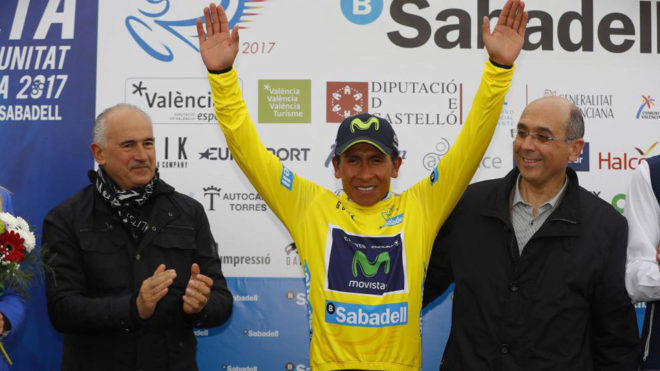 Nairo Quintana con el maillot amarillo de la Vuelta a Valencia.