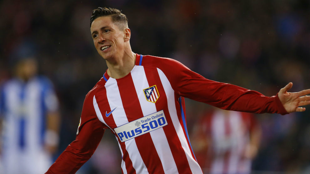 Torres celebra uno de sus goles ayer en el Caldern.