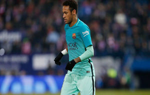 Neymar, durante el partido de ida de semis de Copa en el Caldern.