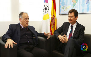 Javier Tebas, con el embajador de Ucrania en Espaa