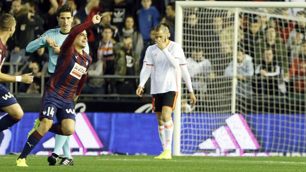 Dani Garca celebra su gol ante el Valencia