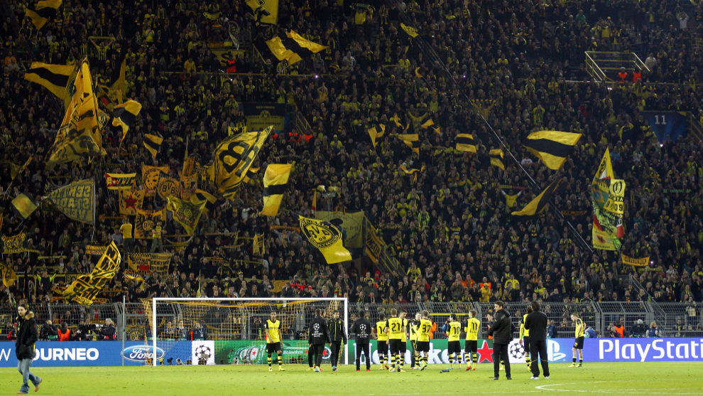 Los aficionados del Borussia durante una eliminatoria de Champions