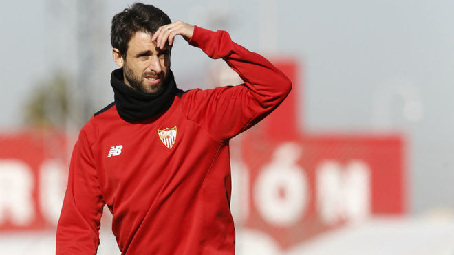 Nico Pareja, en un entrenamiento reciente del Sevilla.