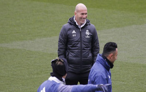 Zidane, durante el entrenamiento de este viernes