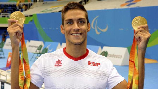 Israel Oliver posa para MARCA con sus dos medallas de oro en Río.