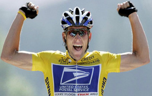 Lance Armstrong, con el maillot amarillo del Tour de Francia...