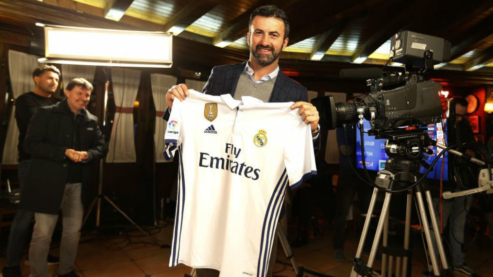 Panucci posa para MARCA con la camiseta del Real Madrid