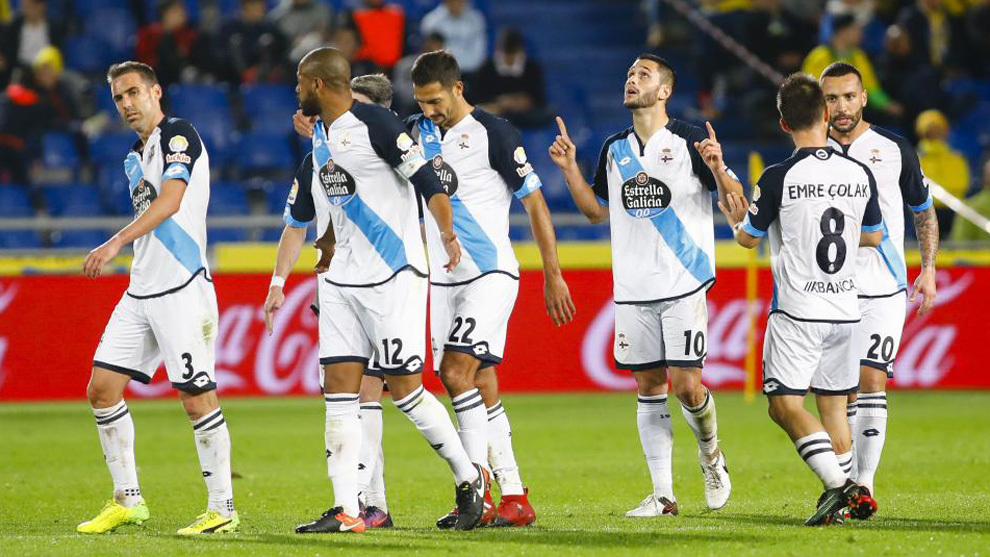 Varios jugadores del Deportivo celebran un gol esta temporada.