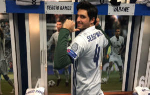 Carlos Sainz, en los vestuarios del Real Madrid