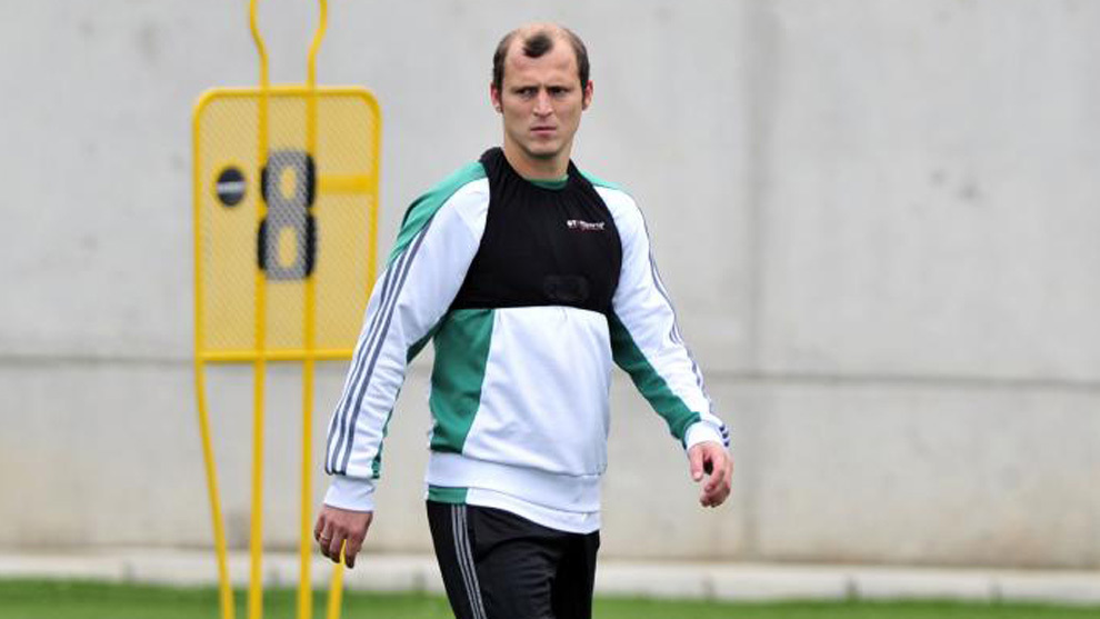 Zozulya, durante un entrenamiento con el Betis.
