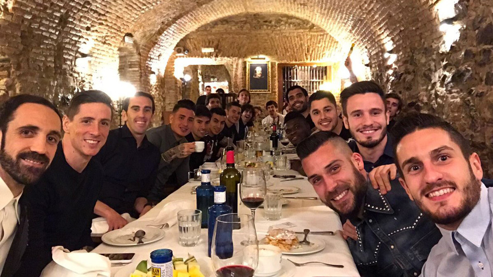 Los jugadores del Atltico de Madrid en un restaurante