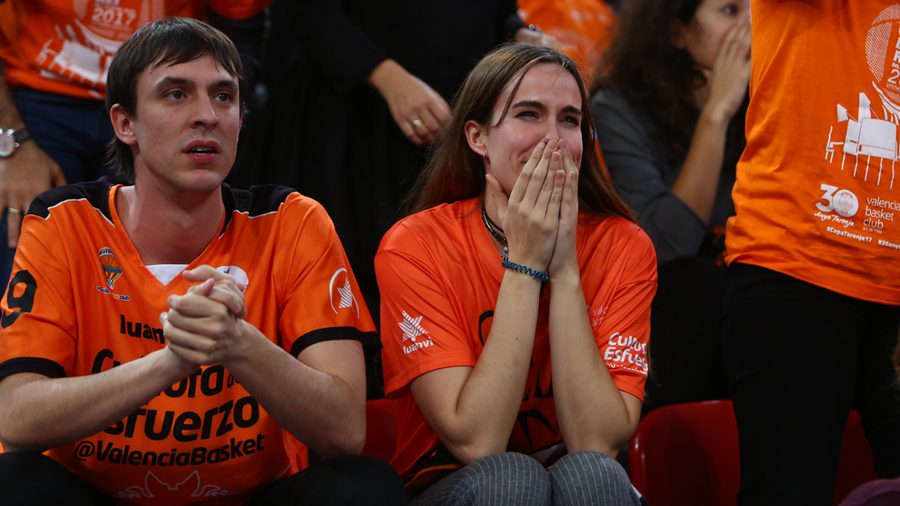 Disfruta de las mejores imgenes del triunfo del Valencia Basket ante...