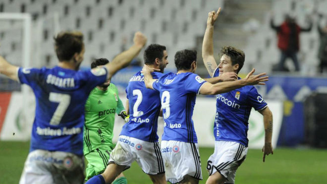 Erice festeja su gol al Getafe junto a Johannesson, Toch y Susaeta.