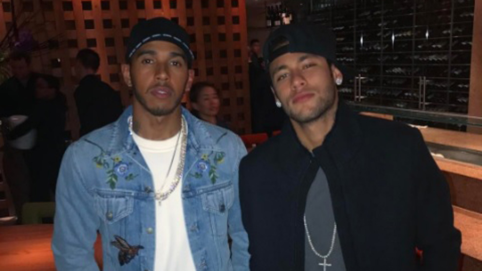 Neymar junto a Lewis Hamilton en un local de Londres