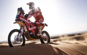 Gerard Farrs surca el desierto con su KTM del Himoinsa Team.