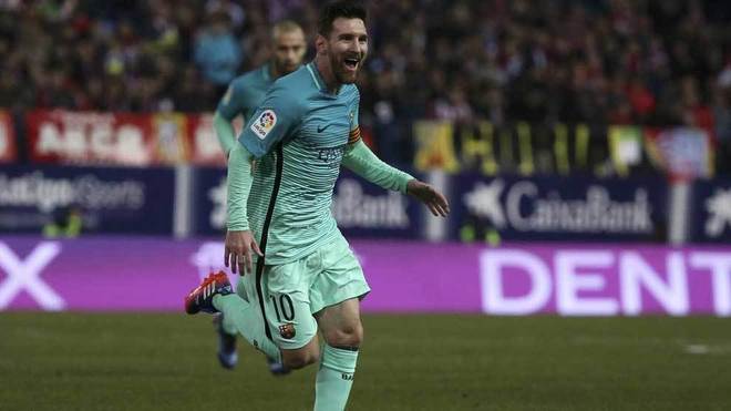 Messi celebra uno de los goles que ha marcado en el Caldern.