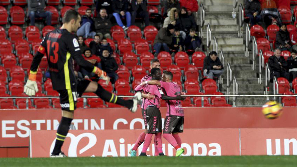 Jugadores del Tenerife celebran uno de los goles ante el Mallorca.