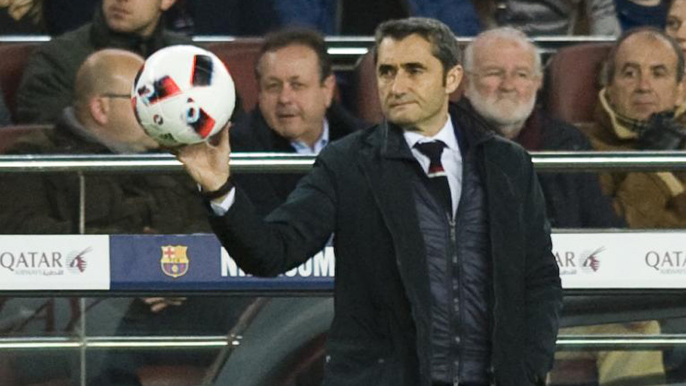 Valverde, con el balón en un partido.