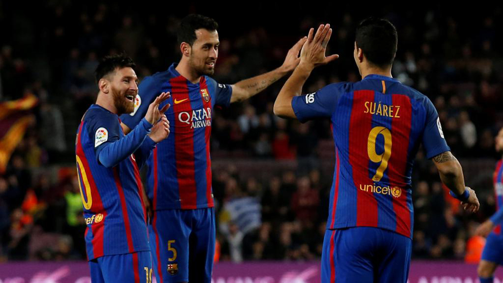 Los jugadores del Barcelona celebran su triunfo ante el Sporting